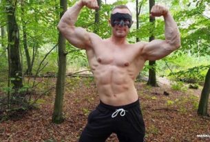 Big muscle dude Maskurbate Zahn strokes uncut dick outdoors mask 0 gay porn pics 305x207 - Big muscle dude Maskurbate Zahn strokes his uncut dick outdoors in just a mask