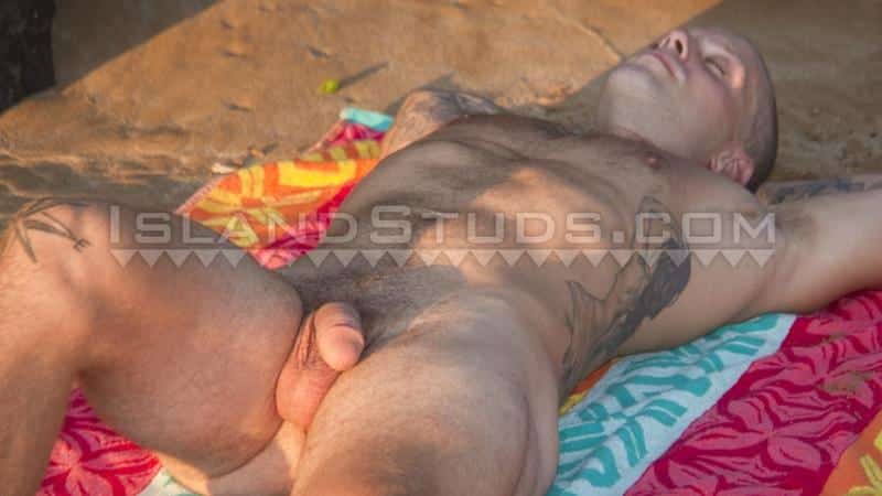 Sexy shaved headed 32 year old American Barrett surfs nude wanking out a huge cum load dripping down abs 3 gay porn pics - Sexy shaved headed 32 year old American Barrett surfs nude wanking out a huge cum load dripping down his abs